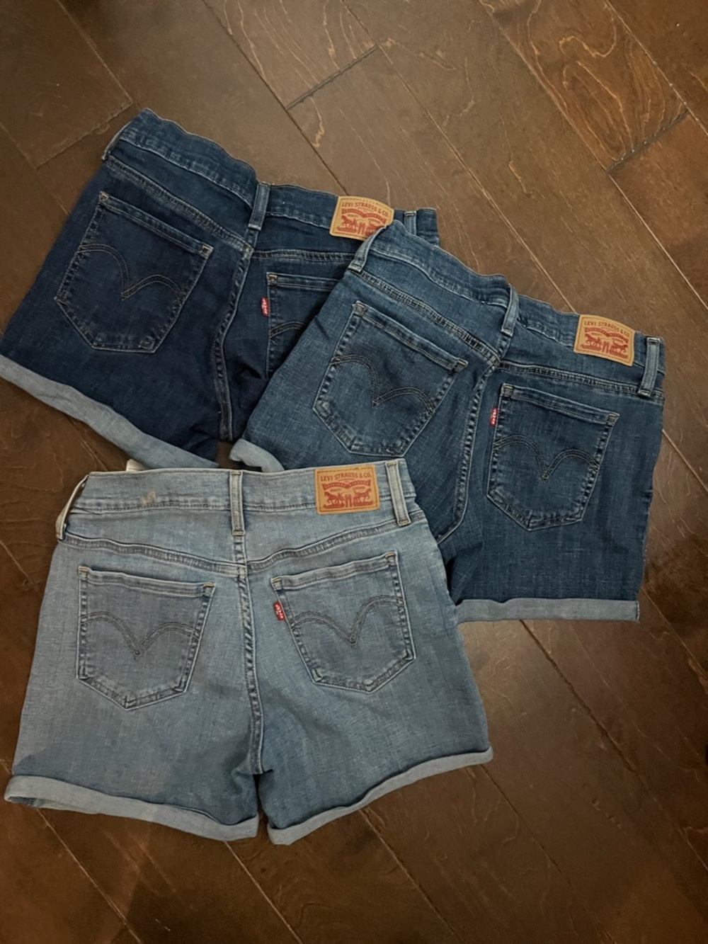 Bundle of 3! Sz 27 mid length Levi’s shorts